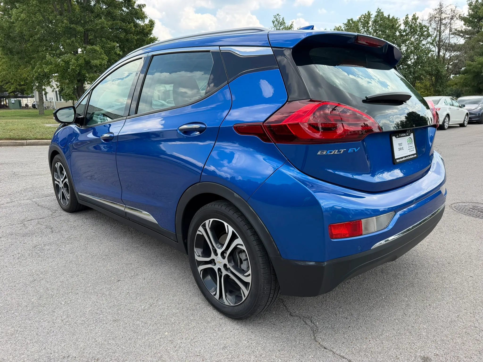 Used 2019 Chevrolet Bolt Premier w/ Infotainment Package FWD image 8