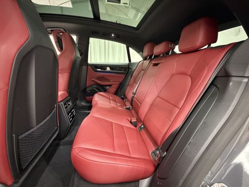 Certified 2025 Porsche Macan 4S Electric AWD/4WD image 20