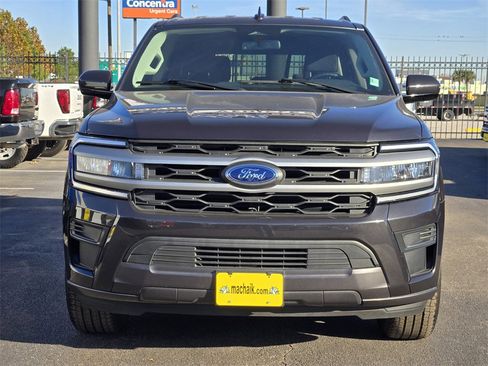 Used 2023 Ford Expedition XLT image 2