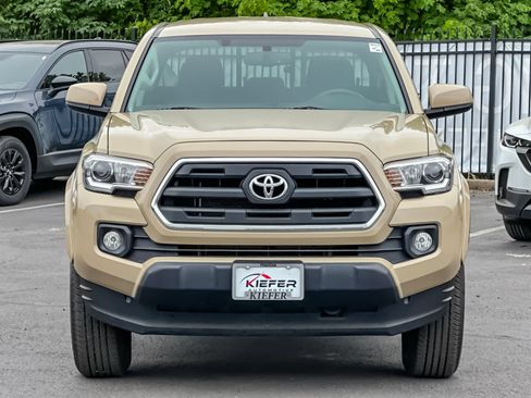 Used 2017 Toyota Tacoma SR5 w/ Tow Package AWD/4WD image 9