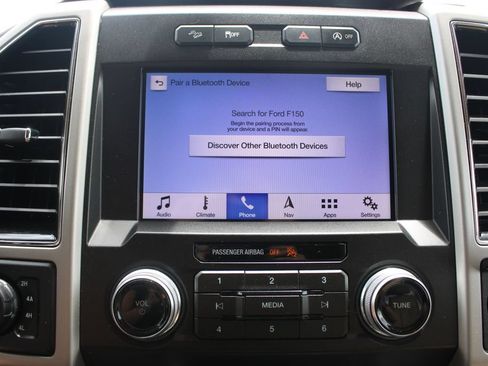 Used 2019 Ford F150 Lariat w/ Equipment Group 502A Luxury AWD/4WD image 38