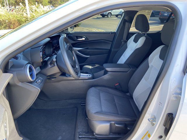 Used 2025 Chevrolet Trax LS w/ LS Convenience Package FWD image 34