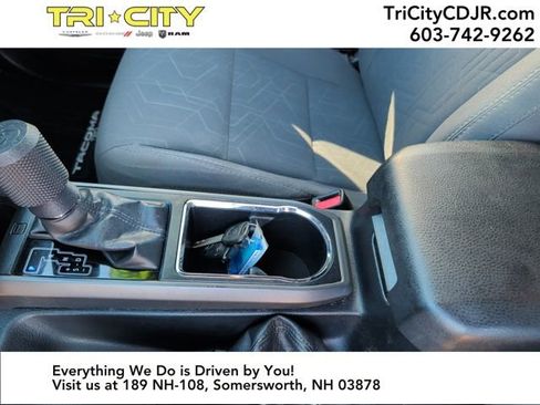 Used 2018 Toyota Tacoma TRD Off-Road w/ Technology Package image 31