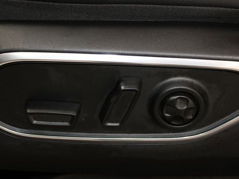 Used 2025 Jeep Wagoneer L Series II w/ 8-pass Seating Package image 18