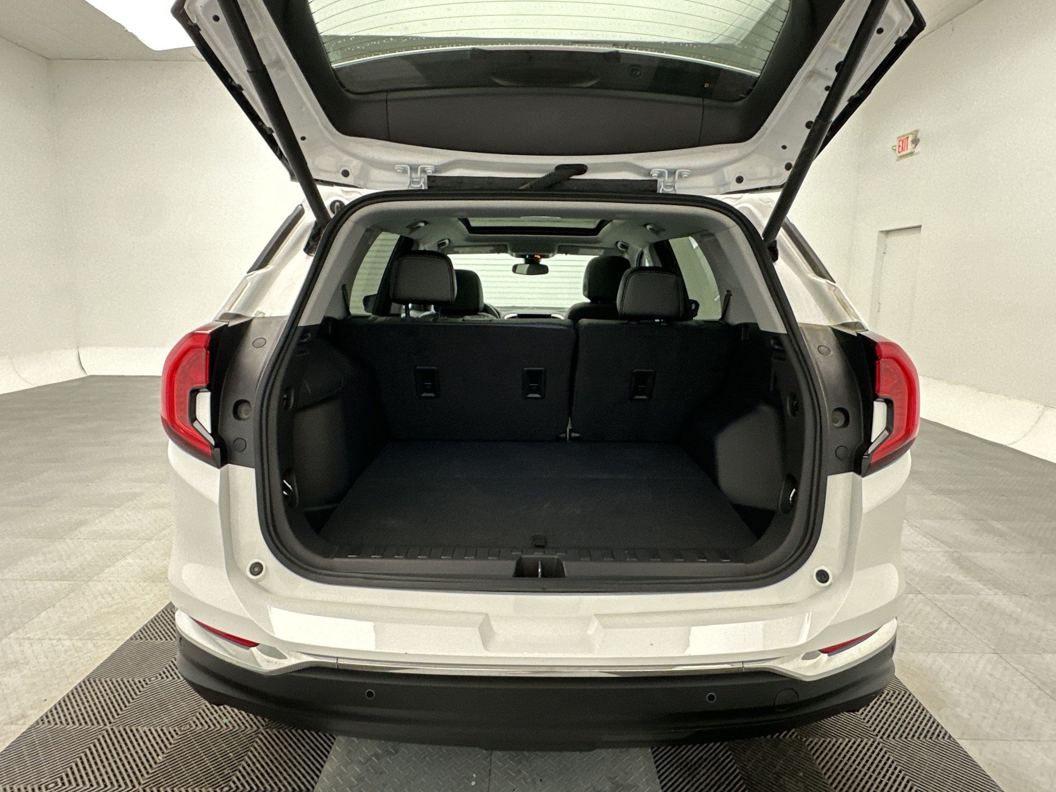Certified 2024 GMC Terrain SLT AWD/4WD image 24