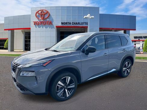 Used 2021 Nissan Rogue SL w/ Premium Package image 4