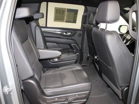 Used 2024 GMC Yukon XL Denali RWD image 35