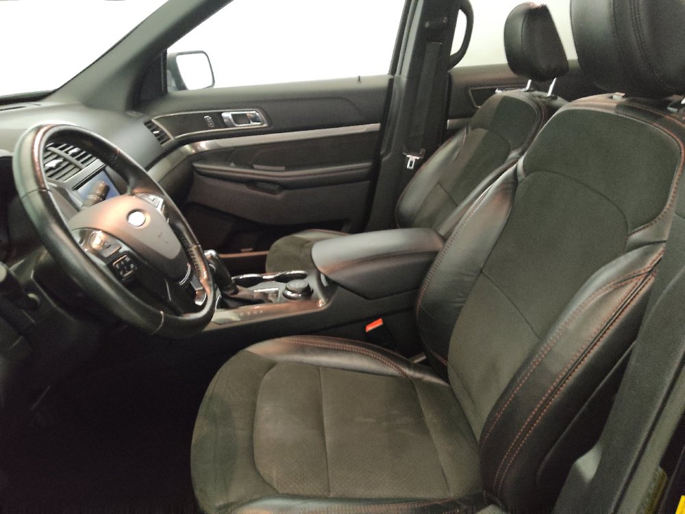 Used 2019 Ford Explorer XLT w/ Equipment Group 202A AWD/4WD image 17