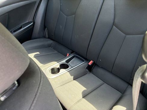 Used 2017 Hyundai Veloster FWD image 17