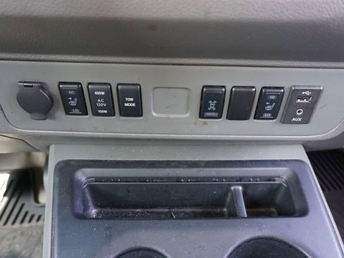 Used 2019 Nissan NV 3500 SL image 12