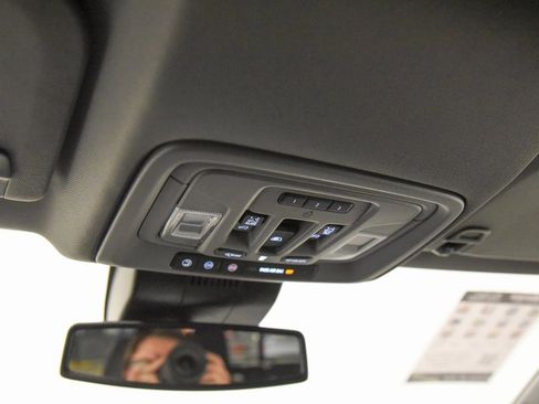 Used 2022 GMC Sierra 1500 SLT w/ SLT Convenience Package image 32