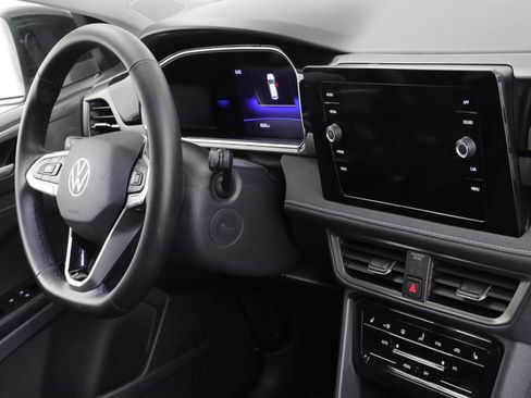 Used 2025 Volkswagen Taos SE image 21