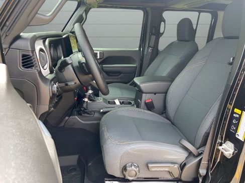 New 2024 Jeep Wrangler Unlimited Sport image 19