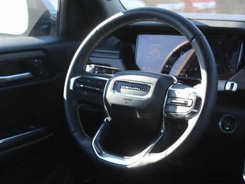 Used 2024 GMC Acadia Denali image 27