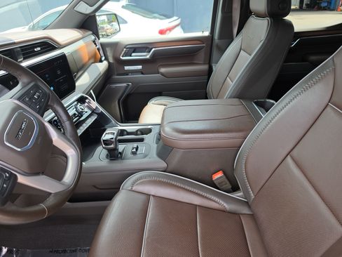 Used 2025 GMC Sierra 1500 Denali w/ Denali Reserve Package AWD/4WD image 8