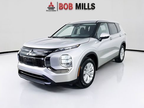 New 2026 Mitsubishi Outlander ES FWD image 3