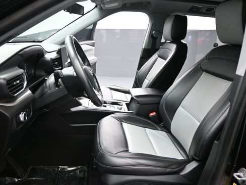 Certified 2023 Ford Explorer XLT w/ Equipment Group 202A image 10