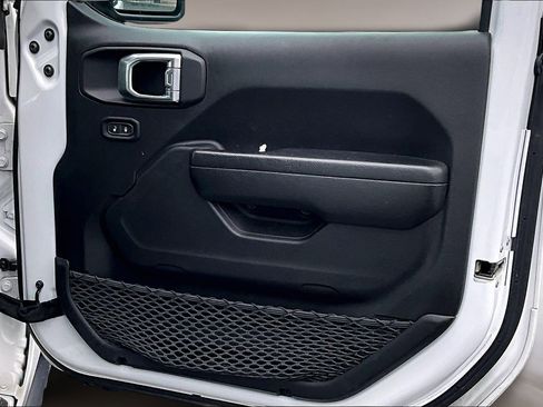 Used 2023 Jeep Wrangler Unlimited Rubicon 4xe image 13