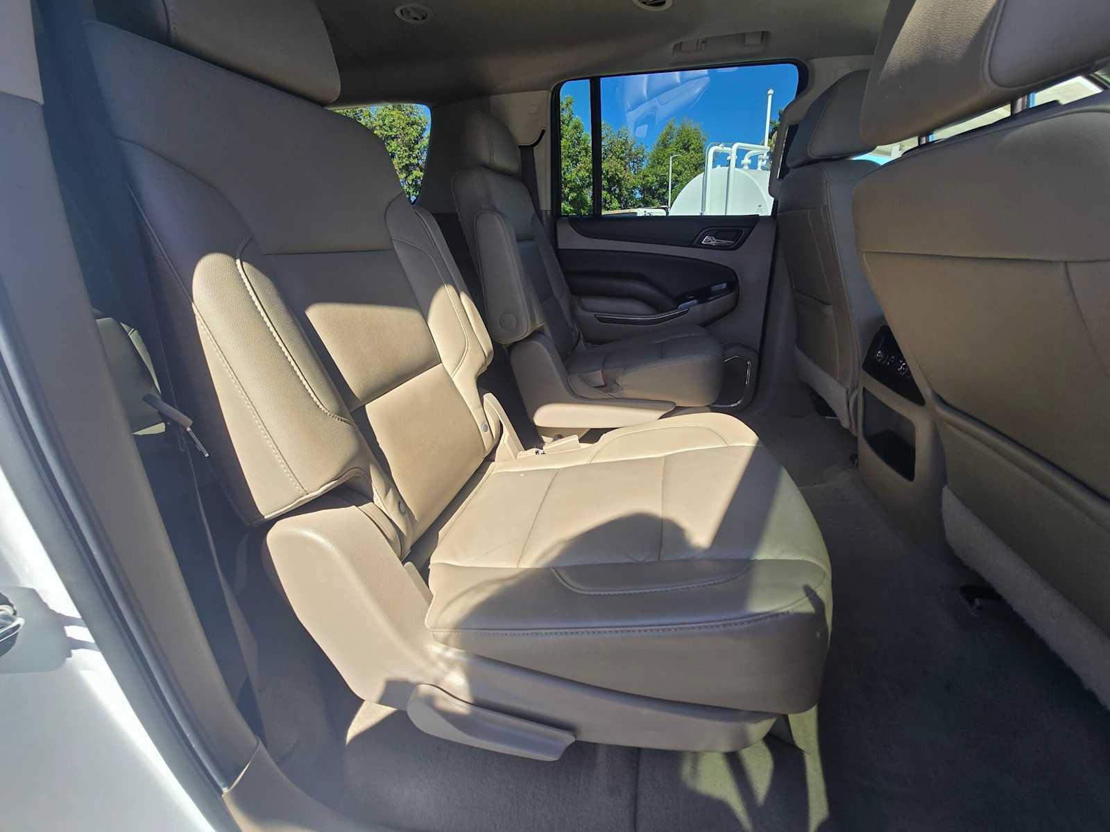Used 2019 Chevrolet Suburban LT w/ Luxury Package AWD/4WD image 12