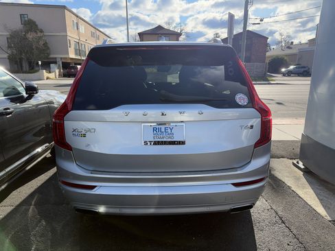 Used 2018 Volvo XC90 T6 Momentum w/ Convenience Package image 5