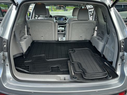Used 2016 Toyota Highlander Limited w/ Driver Technology Package FWD image 26