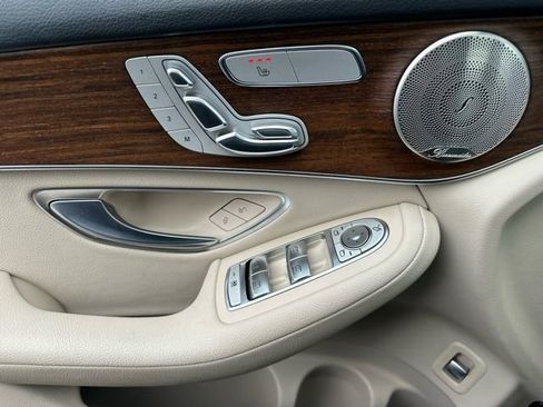 Used 2021 Mercedes-Benz GLC 300 4MATIC image 15