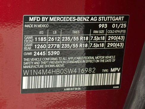 Used 2025 Mercedes-Benz GLB 250 4MATIC image 16