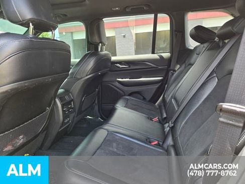 Used 2024 Jeep Grand Cherokee Altitude RWD image 12