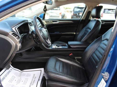 Used 2017 Ford Fusion SE w/ Fusion SE Technology Package FWD image 16