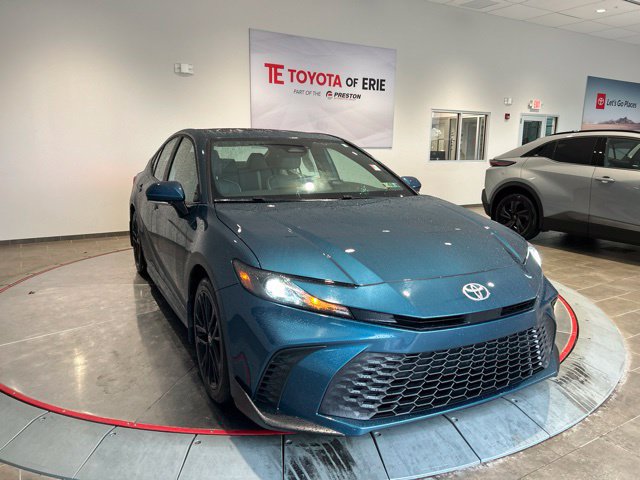 Used 2025 Toyota Camry SE w/ Convenience Package AWD/4WD image 1