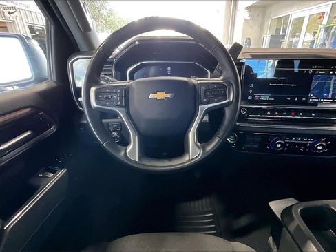 Used 2025 Chevrolet Silverado 1500 LT image 5