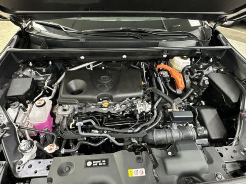 Used 2025 Toyota RAV4 XLE AWD/4WD image 40