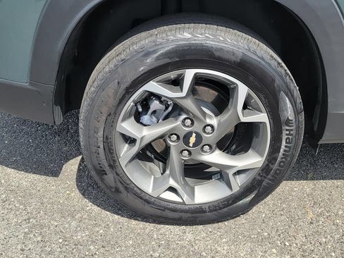 Used 2025 Chevrolet Trax LT FWD image 12