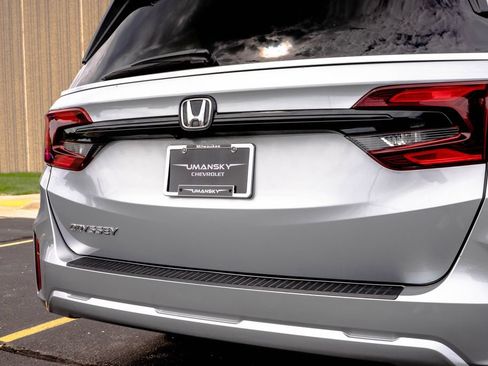 Used 2025 Honda Odyssey EX-L image 10