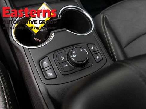 Used 2024 GMC Terrain SLT AWD/4WD image 21