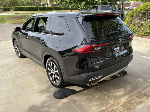 Used 2024 Toyota Grand Highlander AWD Hybrid image 8