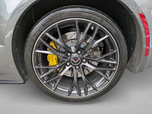 Used 2015 Chevrolet Corvette Z06 w/ 3LZ Preferred Equipment Group image 21