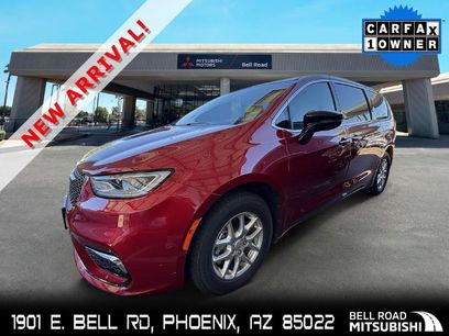 Used 2025 Chrysler Pacifica Select