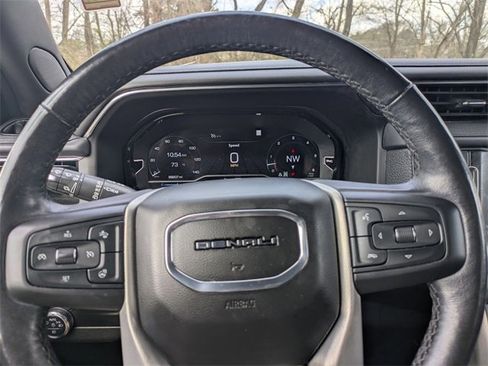 Used 2022 GMC Yukon XL Denali image 13