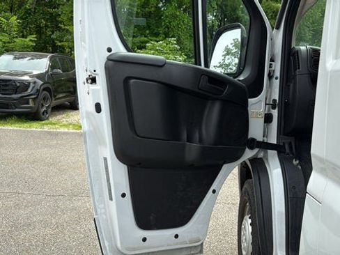 Used 2026 RAM ProMaster 2500 w/ Convenience Group FWD image 12