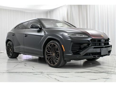 Used 2025 Lamborghini Urus SE image 3