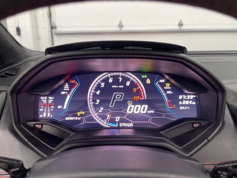 Used 2020 Lamborghini Huracan EVO image 14