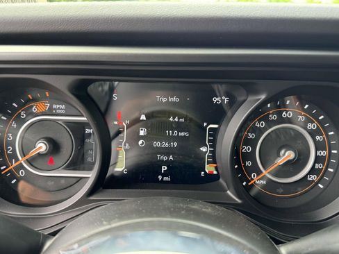 New 2025 Jeep Wrangler Unlimited Sahara w/ Technology Group AWD/4WD image 25
