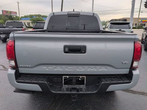 Used 2018 Toyota Tacoma TRD Sport AWD/4WD image 4