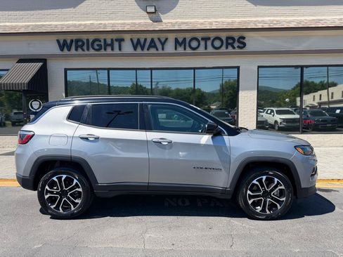 Used 2024 Jeep Compass Limited AWD/4WD image 2