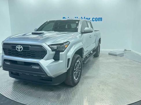 Used 2024 Toyota Tacoma TRD Sport image 4