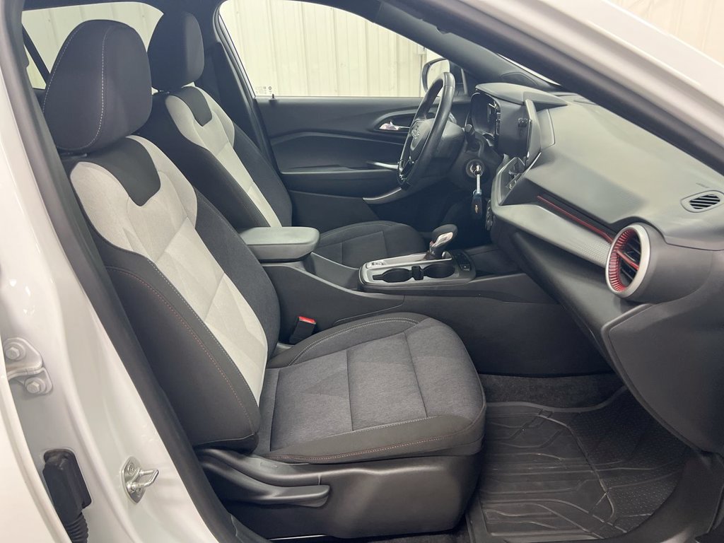 Used 2024 Chevrolet Trax RS w/ Driver Confidence Package FWD image 21