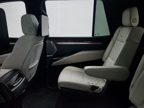 Used 2025 Cadillac Escalade Sport Platinum w/ LPO, Floor Liner Package AWD/4WD image 24