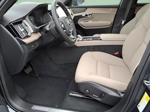 New 2026 Volvo XC90 B6 Plus w/ Protection Package Premier image 12