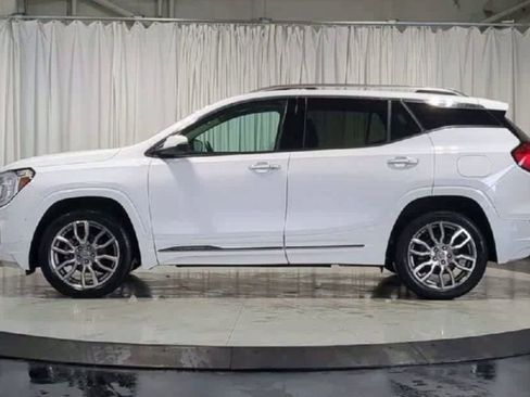 Used 2023 GMC Terrain Denali w/ Denali Premium Package image 5